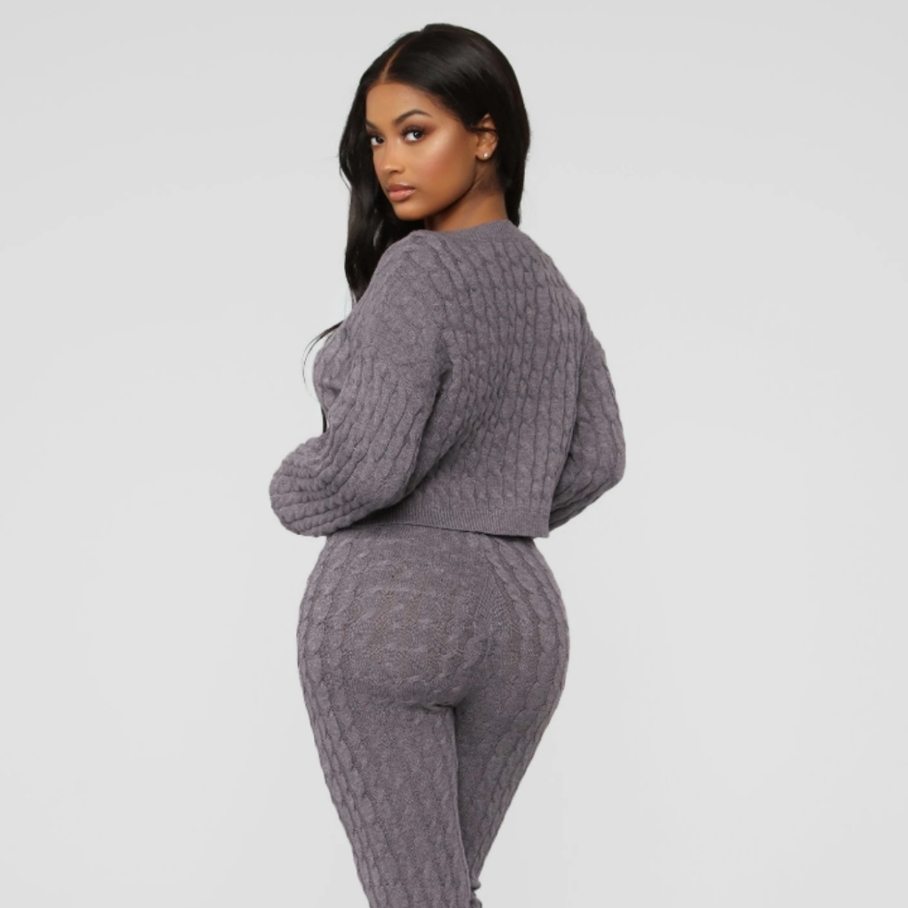 Daisy women's gray cable knit stretch pant suit in a size large